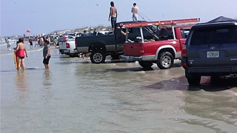 Illustration for article titled Tide Drowns 'Hundreds' Of Vehicles On Florida Beach 'With No Warning'